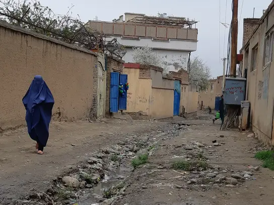 Verschleierte Frau im Armenviertel der Hauptstadt Kabul Foto: Sandra Fenkl 