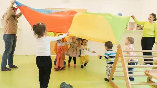 In der Kindertagesstätte XENIA können sich die Kinder einbringen und spielen.