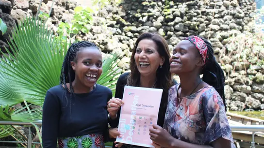 African Children Summit: Übergabe durch Phenyle an die UN-Sonderbeauftragten zu Gewalt gegen Kinder, Dr. Najat Maalla M’jid 