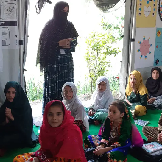 Schulklasse bei Jalalabad: Unterricht ist für Mädchen nur noch bis zur sechsten Klasse erlaubt. Foto: Sandra Fenkl 