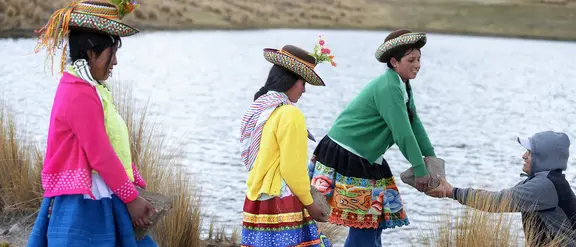 Mit traditionellem Wissen gegen den Klimawandel: In Peru wird Regenwasser in Teichen gespeichert.