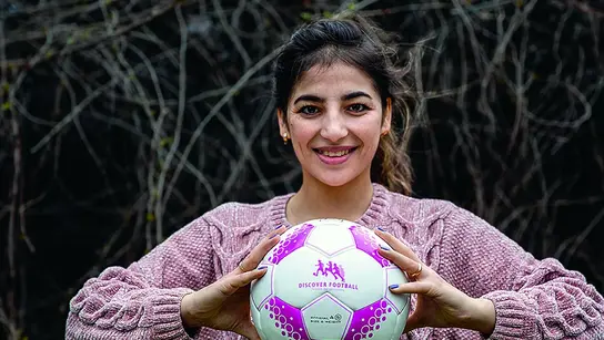 Berlin/ Brandenburg: Geflüchtete Frauen werden hier zu Fußball-Trainerinnen ausgebildet.